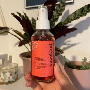 ❤️‍🔥SOLD❤️‍🔥 COCOKIND RASPBERRY VINEGAR TONER